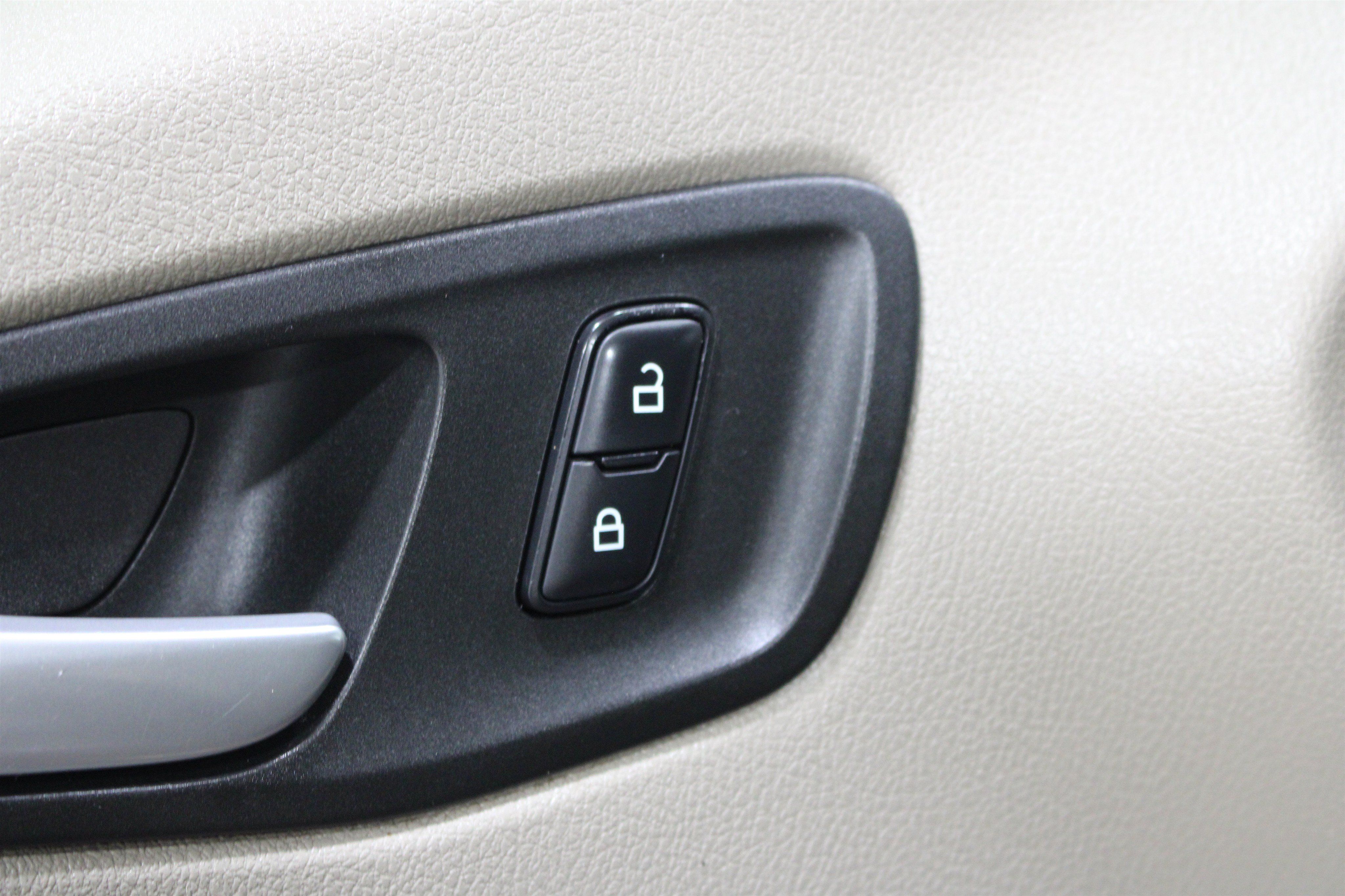 Used 2014 Ford Transit Connect Titanium FWD image 7