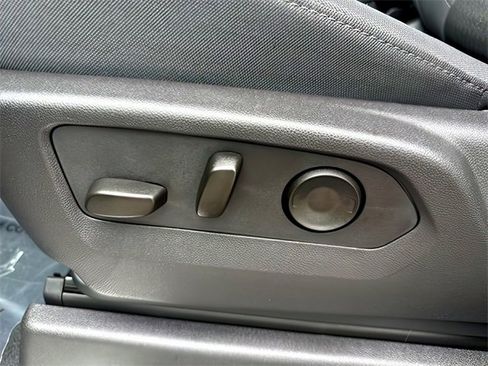 Certified 2025 Chevrolet Silverado 1500 LT image 19