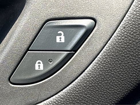 Used 2024 Chevrolet Equinox LT image 31