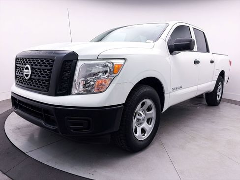 Used 2018 Nissan Titan S RWD image 10