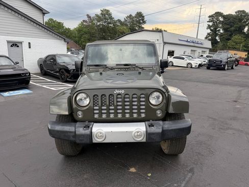 Used 2015 Jeep Wrangler Unlimited Sahara w/ Dual Top Group AWD/4WD image 2