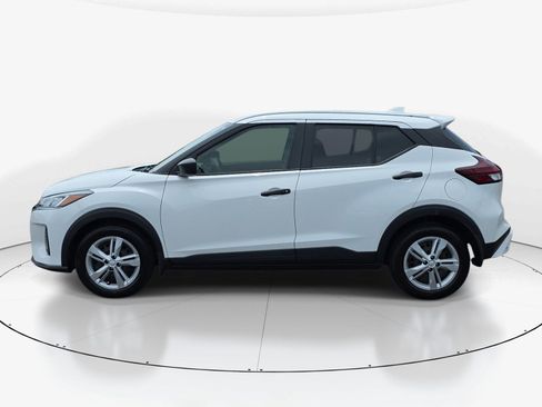 Used 2022 Nissan Kicks S w/ Interior Electronics Package FWD image 7