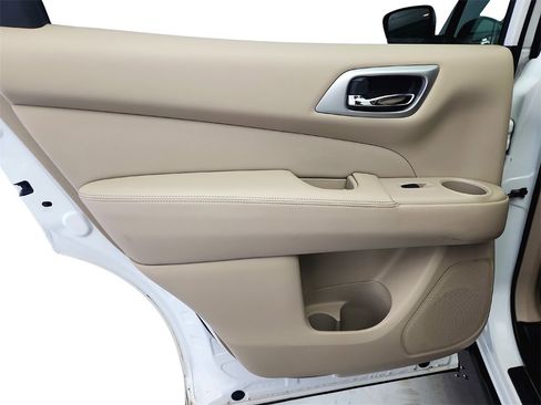 Used 2020 Nissan Pathfinder SL image 24