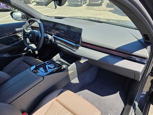 Used 2026 BMW i5 eDrive40 image 12