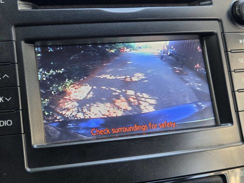 Used 2014 Toyota Prius V image 19