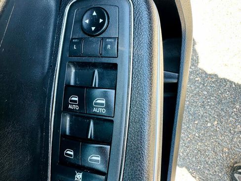 Used 2019 Chrysler 300 S image 24