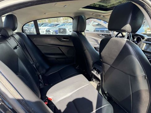 Used 2017 Jaguar XE Premium image 15
