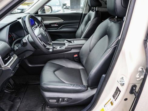 Certified 2024 Toyota Grand Highlander XLE image 10