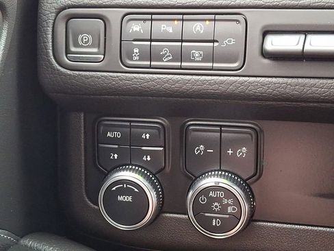 Used 2022 GMC Yukon Denali AWD/4WD image 27
