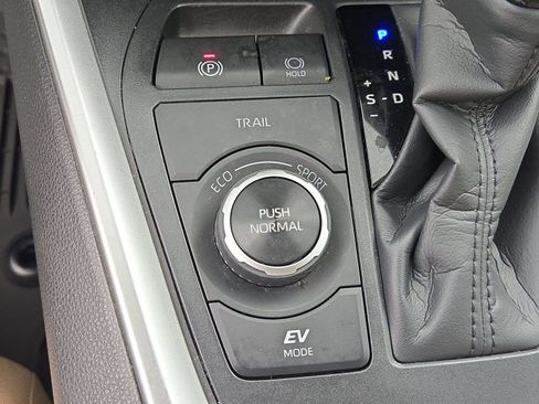 Certified 2025 Toyota RAV4 LE AWD/4WD image 25