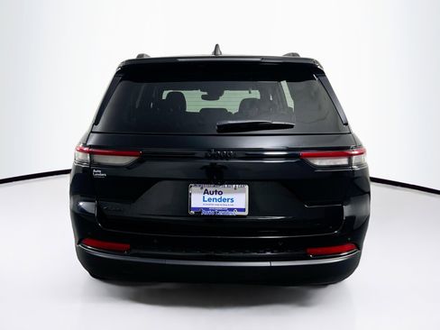 Used 2023 Jeep Grand Cherokee Altitude image 6