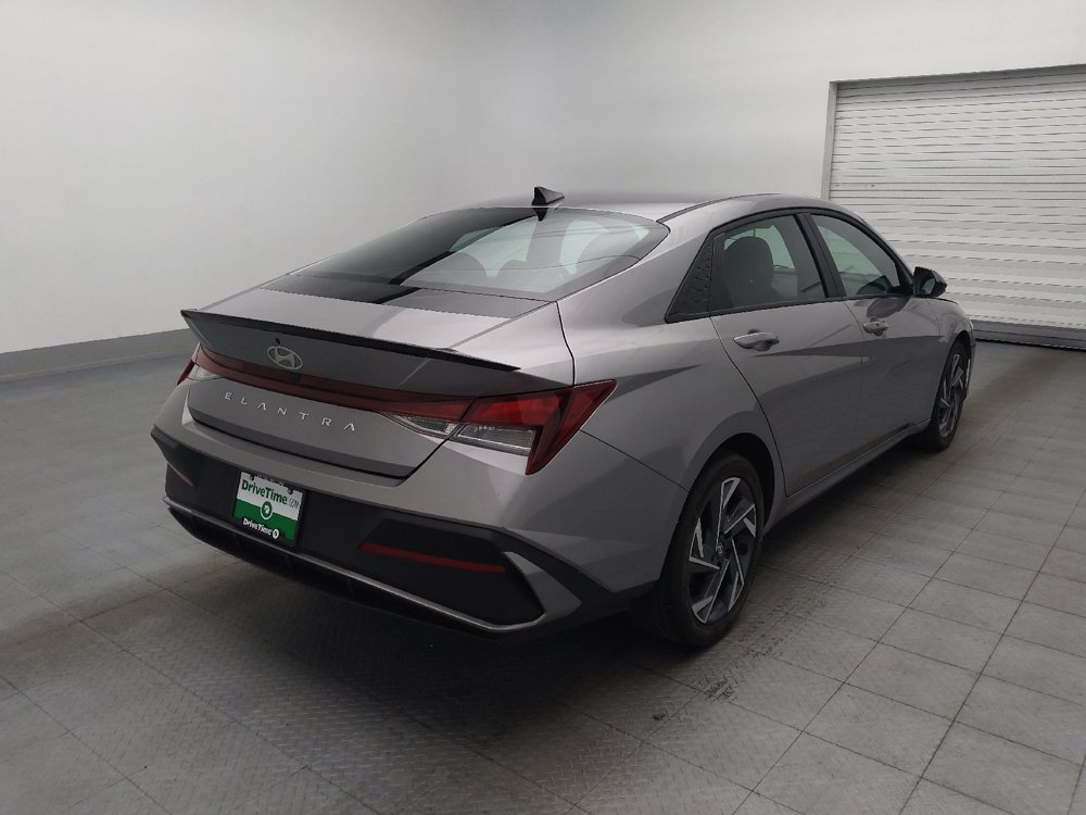Used 2025 Hyundai Elantra Sport FWD image 9