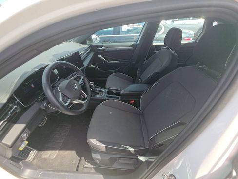 Used 2025 Volkswagen Jetta Sport FWD image 3