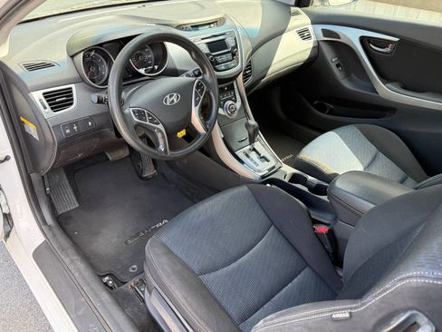 Used 2013 Hyundai Elantra image 9