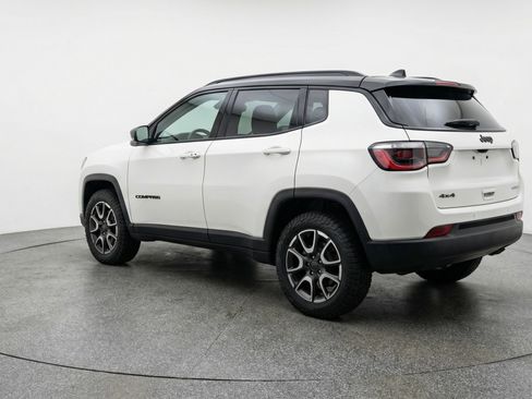 Used 2025 Jeep Compass Trailhawk image 6