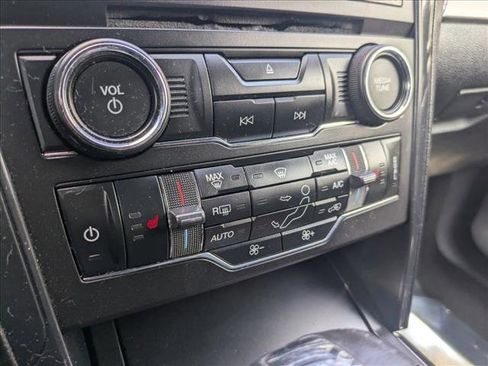 Used 2018 Ford Explorer XLT w/ Equipment Group 202A FWD image 12