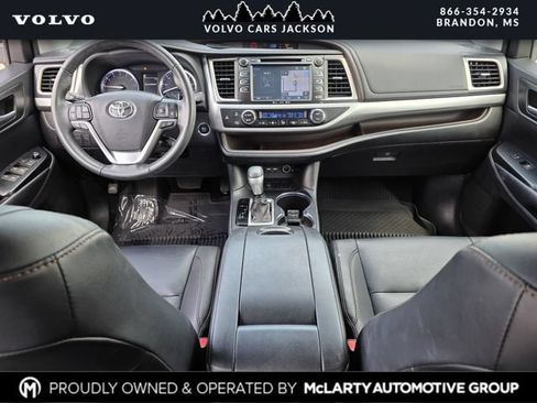 Used 2019 Toyota Highlander XLE FWD image 8