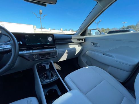 Used 2025 Hyundai Kona SEL image 35
