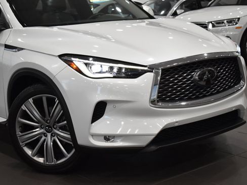 Used 2023 INFINITI QX50 Sensory image 3