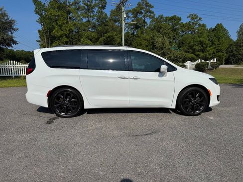 Used 2019 Chrysler Pacifica Limited w/ Advanced Safetytec Group FWD image 7