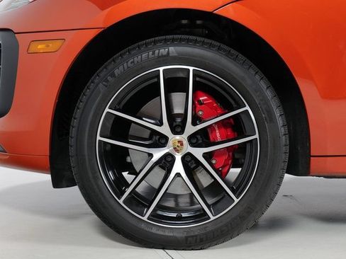 Certified 2024 Porsche Macan S AWD/4WD image 36