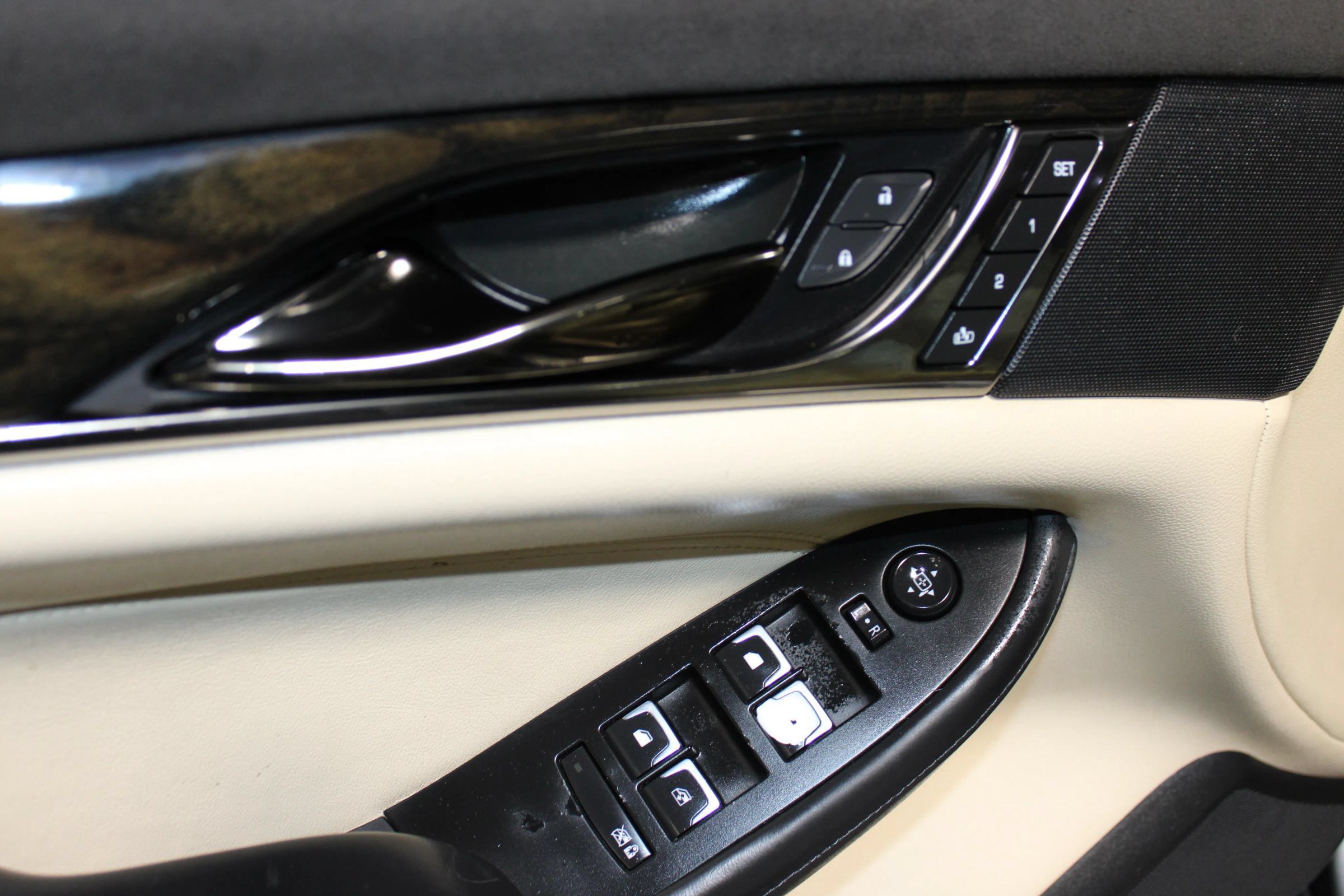 Used 2018 Cadillac CTS Luxury RWD image 9