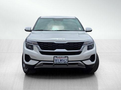 Used 2023 Kia Seltos LX AWD/4WD image 2