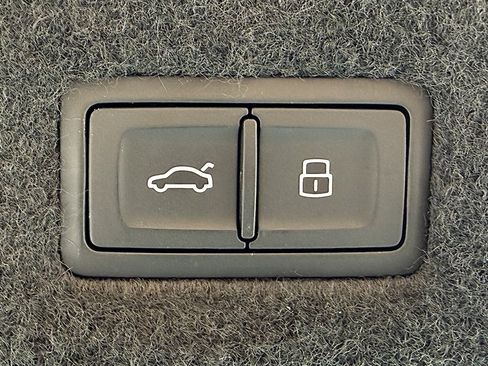 Used 2022 Lamborghini Urus image 28