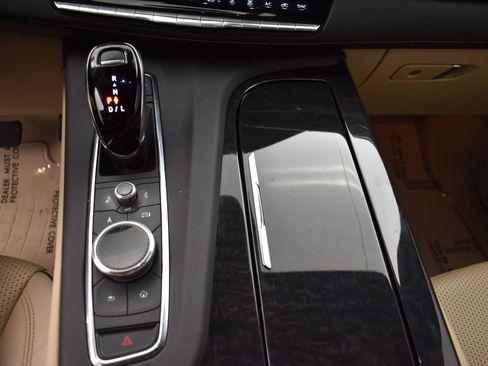 Used 2024 Cadillac Escalade Premium Luxury AWD/4WD image 10