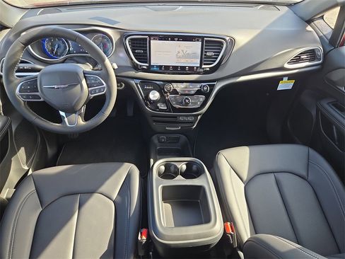 New 2025 Chrysler Voyager LX image 11