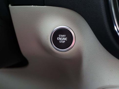 Used 2024 Volvo XC40 B5 Plus w/ Protection Package Premier image 38