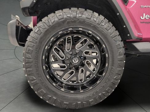 Used 2022 Jeep Wrangler Unlimited Sahara w/ Cold Weather Group AWD/4WD image 3