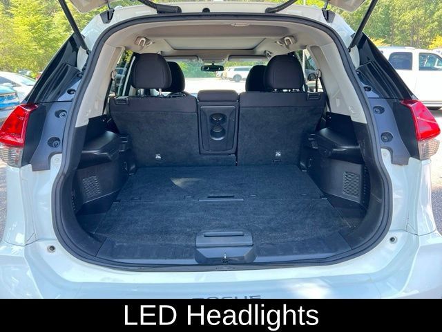 Used 2017 Nissan Rogue SV AWD/4WD image 10
