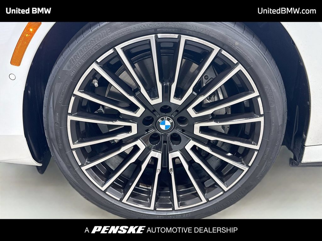 Used 2025 BMW 750e xDrive w/ Executive Package AWD/4WD image 2