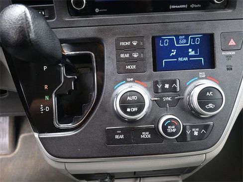 Used 2020 Toyota Sienna LE image 4