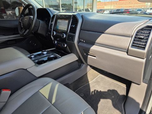 Used 2019 Ford Expedition XLT w/ Equipment Group 202A AWD/4WD image 19