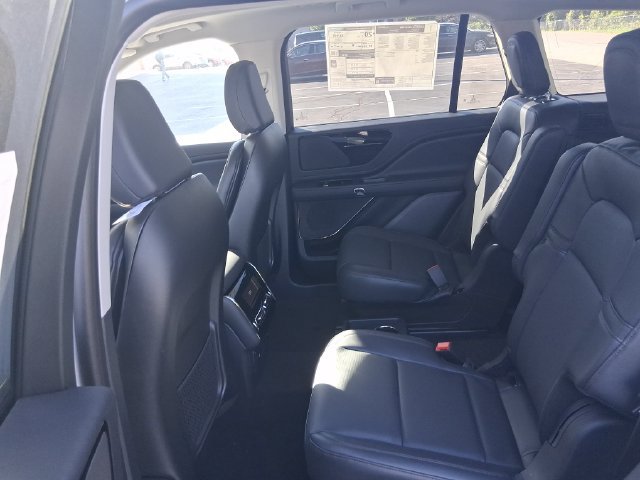 New 2027 Lincoln Aviator AWD image 17
