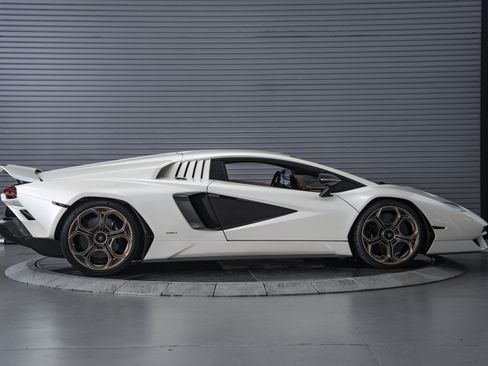 Used 2022 Lamborghini Aventador Countach AWD/4WD image 14