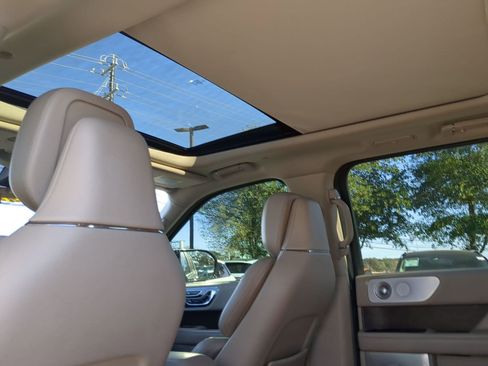 Used 2020 Lincoln Navigator Reserve w/ Luxury Package image 21