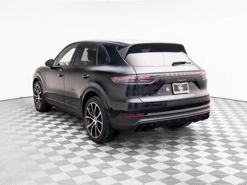 Certified 2023 Porsche Cayenne Platinum Edition image 3