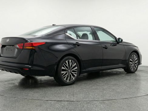 Used 2025 Nissan Altima 2.5 SV image 9