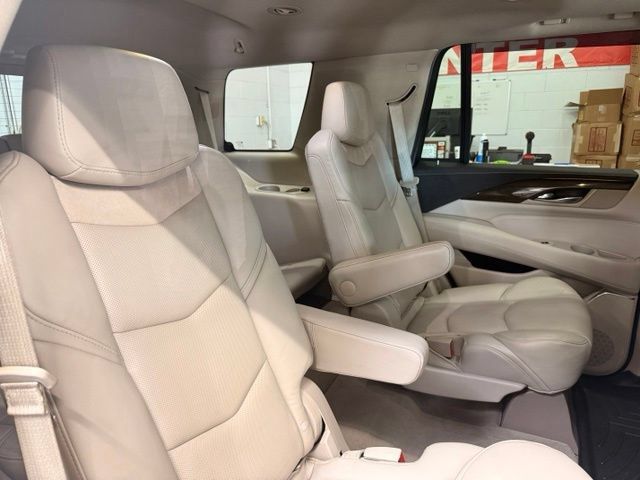 Used 2018 Cadillac Escalade Luxury w/ LPO, Radiant Package AWD/4WD image 27