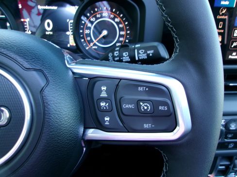 New 2025 Jeep Wrangler Unlimited Sahara image 12