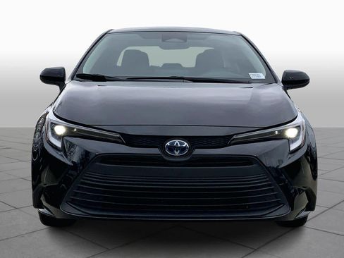 Used 2023 Toyota Corolla LE image 3