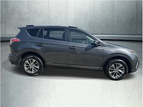 Used 2016 Toyota RAV4 XLE AWD/4WD image 7