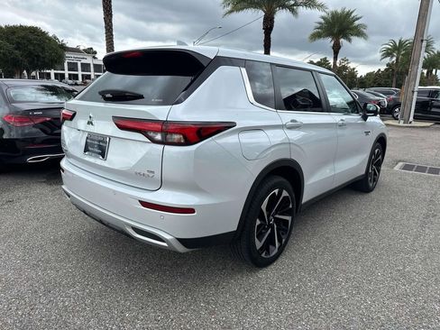 Used 2024 Mitsubishi Outlander 4WD Plug-In Hybrid image 6