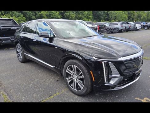 Used 2023 Cadillac Lyriq AWD image 2