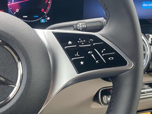 Certified 2025 Mercedes-Benz GLB 250 image 22