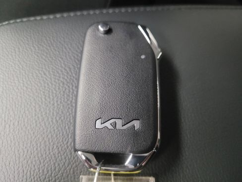 Used 2025 Kia Soul LX w/ LX Technology Package image 32