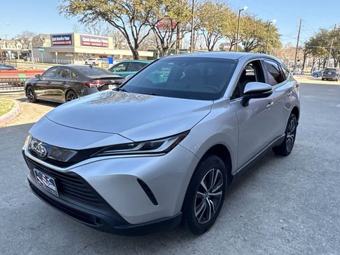 Used 2023 Toyota Venza LE image 17